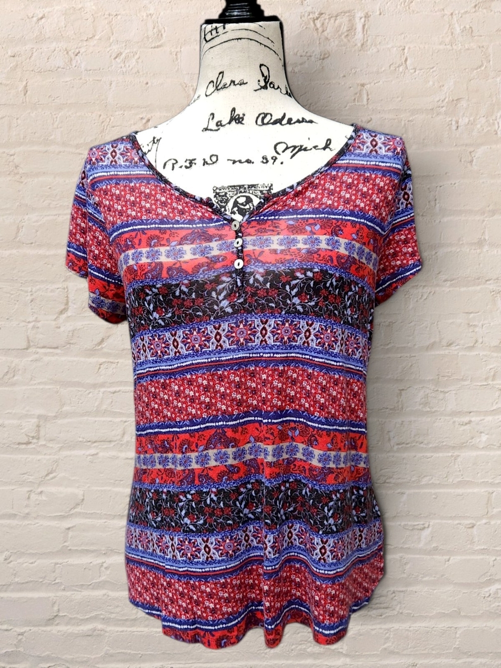 Belle Du Jour Boho Floral Striped Henley Top Short Sleeve Red Blue M